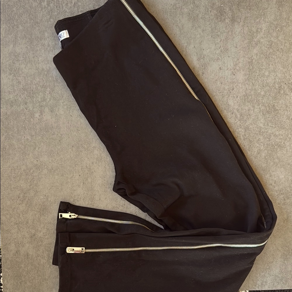 Jennifer Lopez Black Size 10 Stretch Jegging with full zippers down keg.